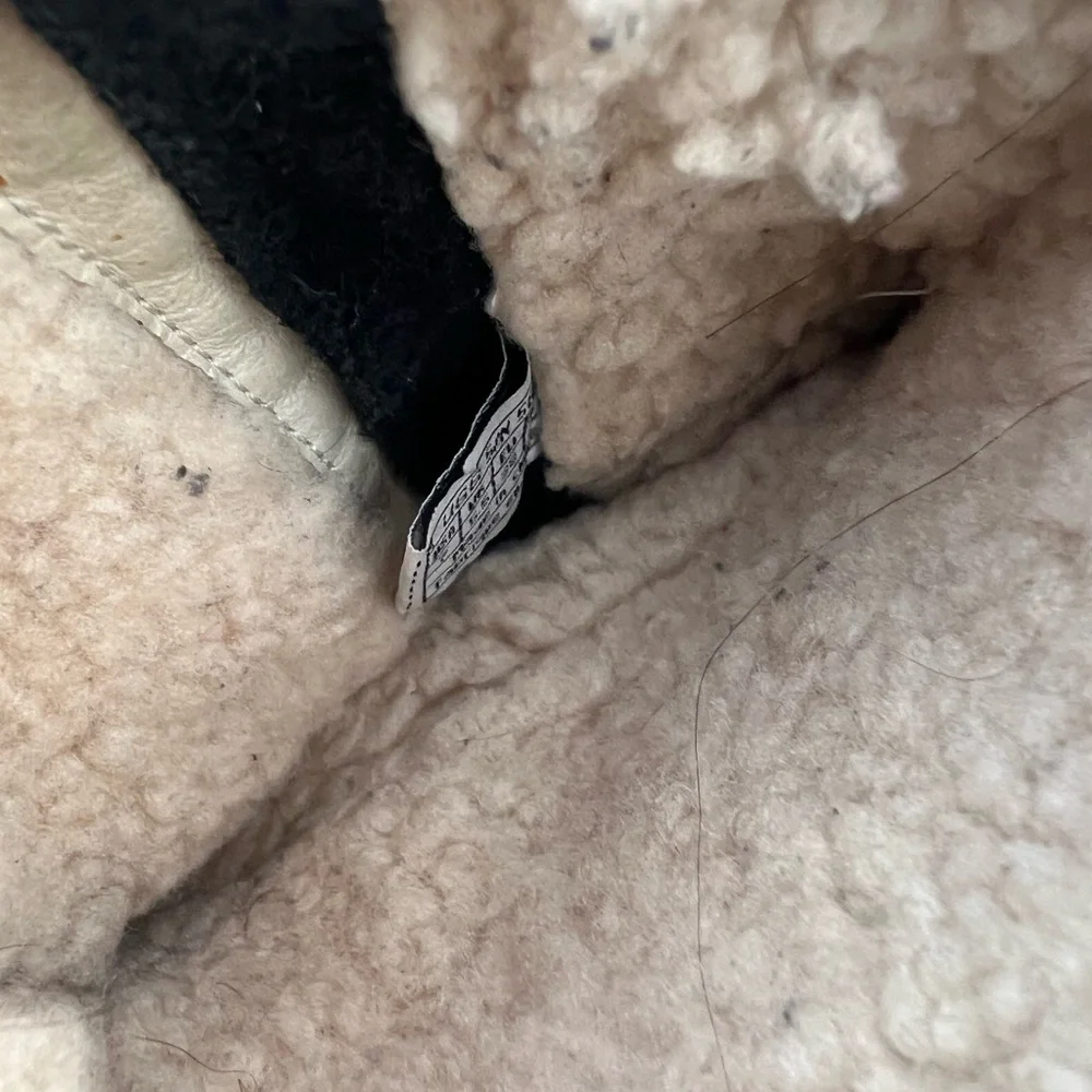 UGG Endell Black Suede Lug Sole Boot Size 7 - Picture 3 of 9